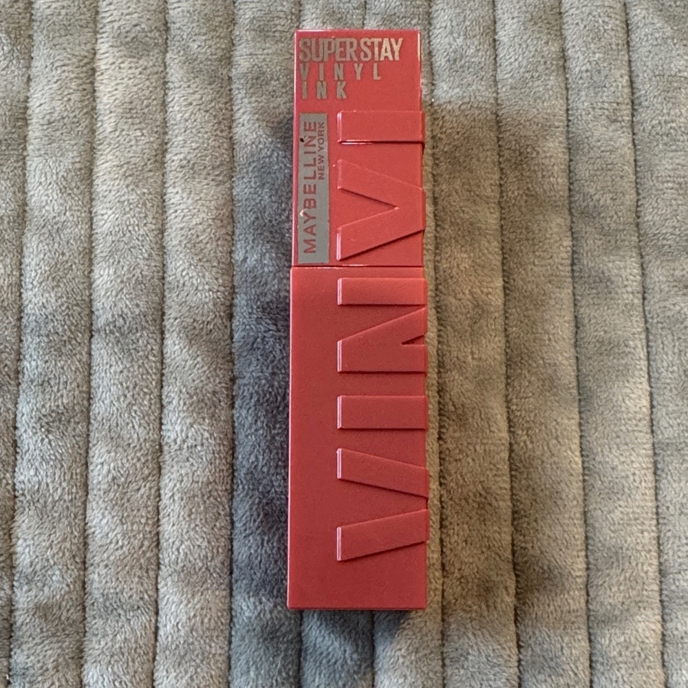 NEW Maybelline SuperStay Vinyl Ink Lipstick - Peachy 15